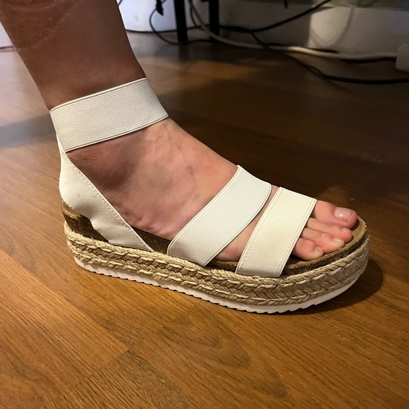Platform sandals - Picture 3 of 4